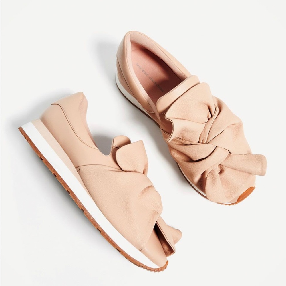 Zara 🍑Sneakers With Bow Detail